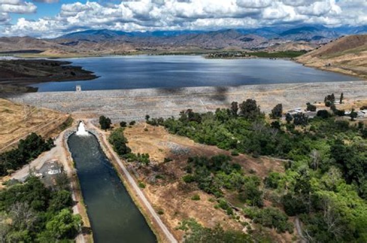 Who owns California dams?